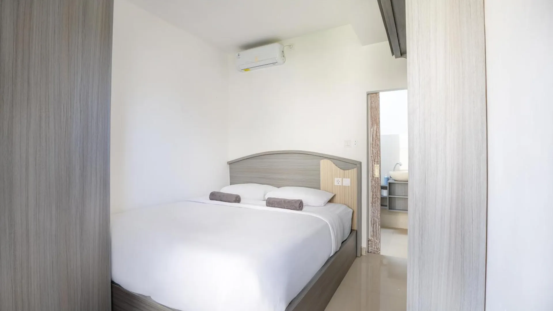 Home-Bience Hostel Улувату Индонезия