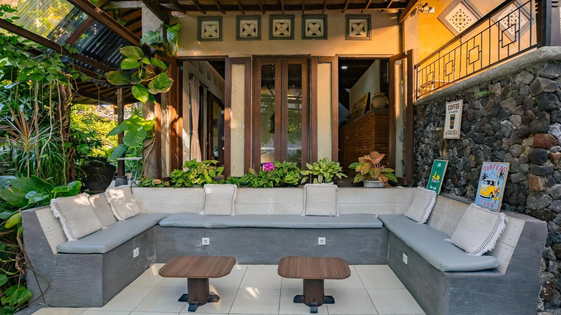 Home-Bience Hostel Улувату